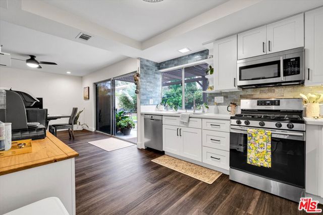 16424 Bubbling View Circle, Cerritos CA: https://media.crmls.org/mediaz/87175120-8e46-408d-9598-9f09165caed7.jpg