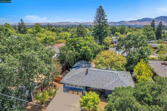448 Cumberland Dr, Pleasant Hill CA: https://media.crmls.org/mediaz/871781f1-746e-42b6-a1de-e3108796b823.jpg