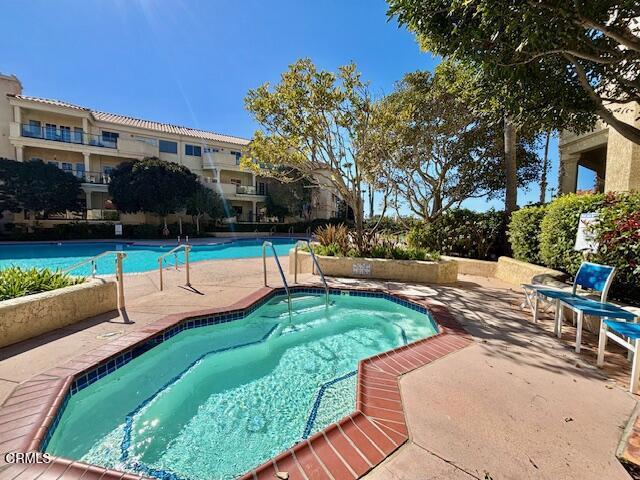 4249 Harbour Island Lane, Oxnard CA: https://media.crmls.org/mediaz/871891ff-440a-4a96-a744-4bc4b03c5a46.jpg