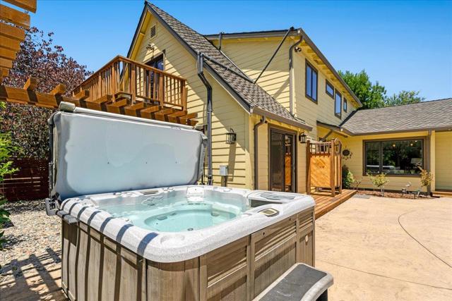 21400 Tierra Grande Court, San Jose CA: https://media.crmls.org/mediaz/8718b81b-4714-471f-ad04-5ca0be3f5f88.jpg