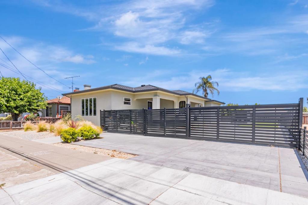 1148 Palm Street