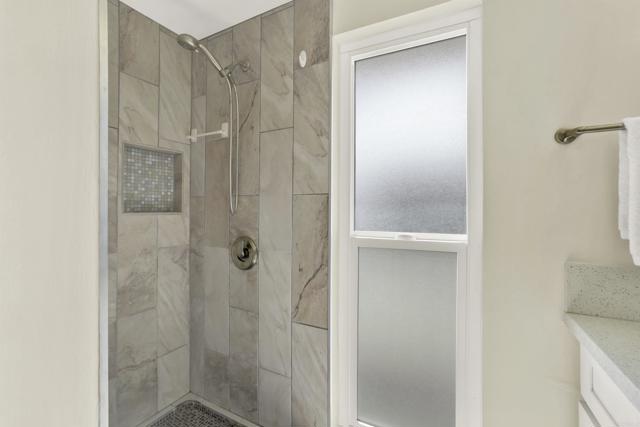 12093 Callado Dr, San Diego CA: https://media.crmls.org/mediaz/87191c38-b6da-4507-8cd8-cb76f24a621e.jpg