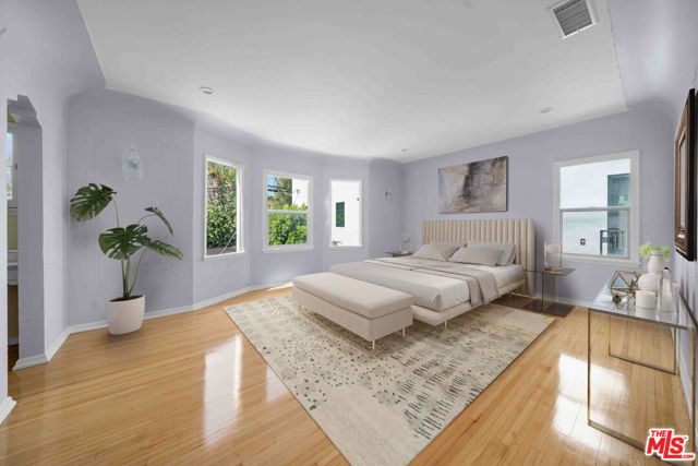 865 S Lucerne Boulevard, Los Angeles CA: https://media.crmls.org/mediaz/87194313-7e1c-4080-9d2f-6a29e3c40e9b.jpg