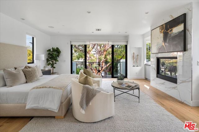 616 N FULLER Avenue, Los Angeles CA: https://media.crmls.org/mediaz/87199b57-1e9b-4c81-b0eb-232a3e4fd12a.jpg