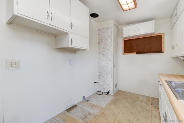 4725 Conrad Ave, San Diego CA: https://media.crmls.org/mediaz/8719d331-4356-4948-9f8f-35cec41aca26.jpg