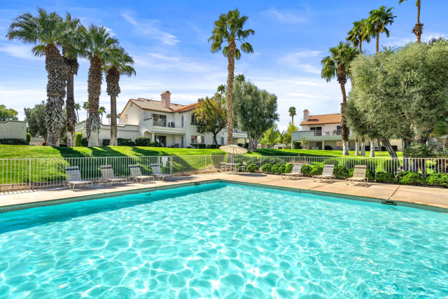 280 Vista Royale W Circle, Palm Desert CA: https://media.crmls.org/mediaz/8719ea8d-6f59-44e2-a636-28096c1b0472.jpg