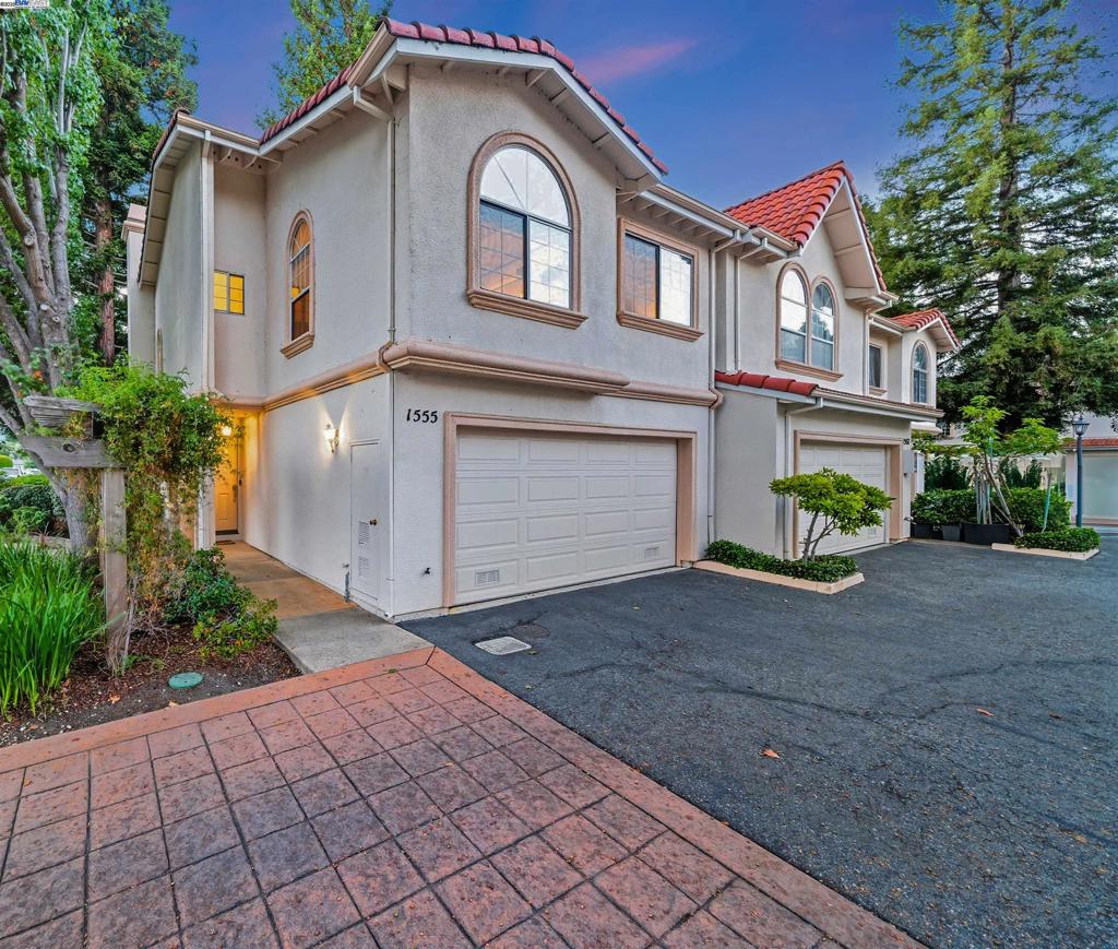 1555 Oxford Sreet