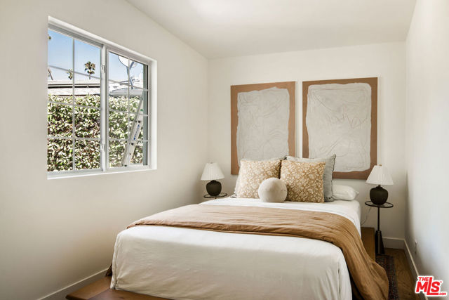 2300 Pisani Place, Venice CA: https://media.crmls.org/mediaz/871a6420-f9a4-4e57-b4a4-085c65fffff0.jpg