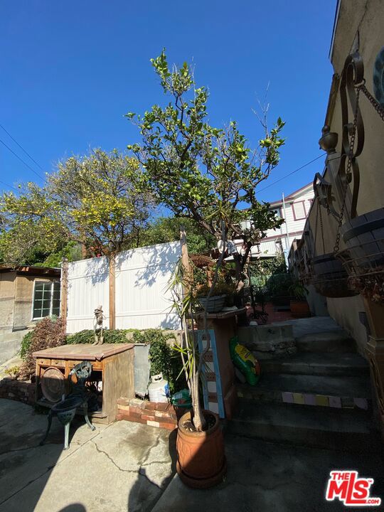 806 Oxford Avenue, Los Angeles, California 90029, 4 Bedrooms Bedrooms, ,2 BathroomsBathrooms,Single Family Residence,For Sale,Oxford,23282607