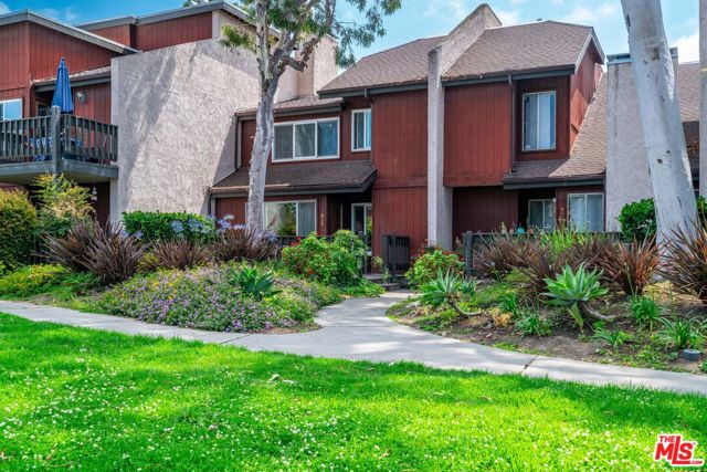 4939 Maytime Lane, Culver City CA: https://media.crmls.org/mediaz/871ab410-6348-4d7f-abde-16e1902845b8.jpg
