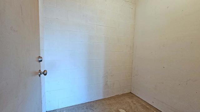 5252 Orange Ave, San Diego CA: https://media.crmls.org/mediaz/871ad28b-78a8-49e1-bc20-fb0df207cc59.jpg