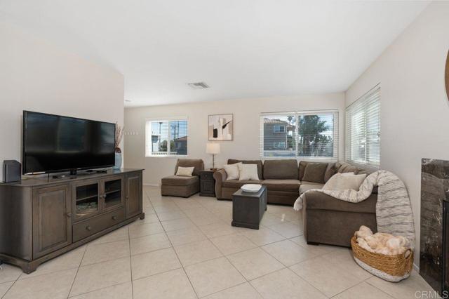 Detail Gallery Image 8 of 33 For 1114 Tait Street #H,  Oceanside,  CA 92054 - 2 Beds | 1/1 Baths