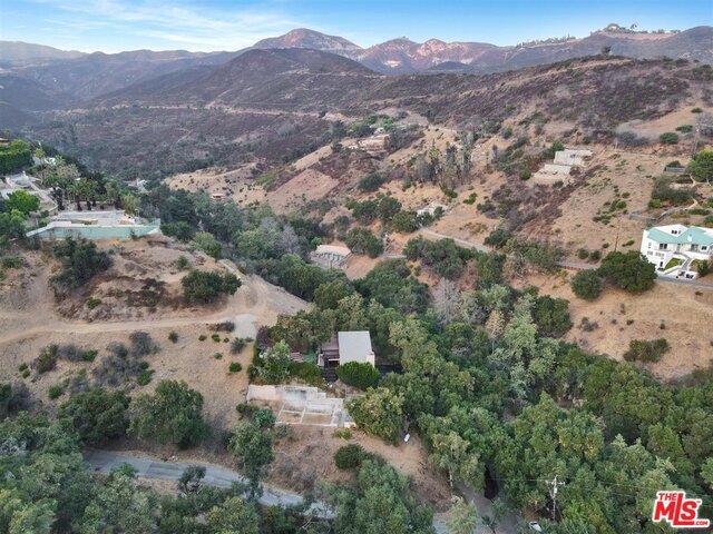 4085 Escondido Drive photo 2