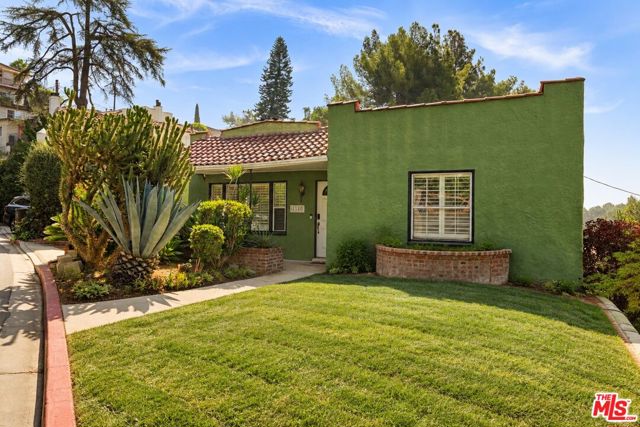 1540 Stanford Drive photo 3