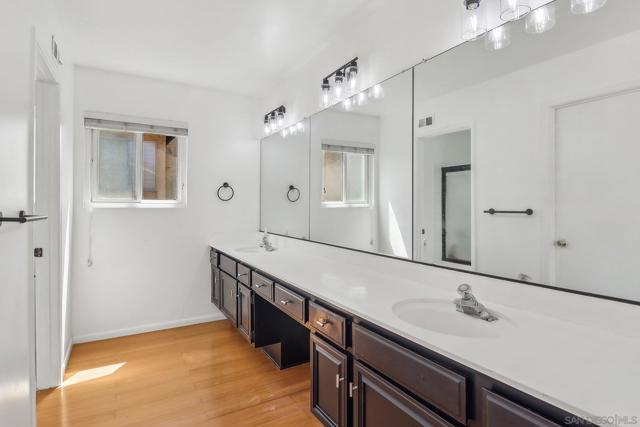 712 Paseo Del Rey, Chula Vista CA: https://media.crmls.org/mediaz/871c5deb-3753-47c6-a319-0a62797c19dc.jpg