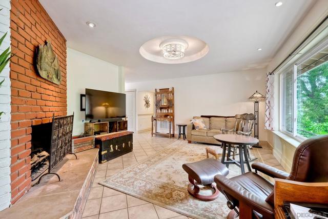 9435 Morcado Cir, La Mesa CA: https://media.crmls.org/mediaz/871cc26d-6b20-4ec9-9376-d7adc8c7b36c.jpg