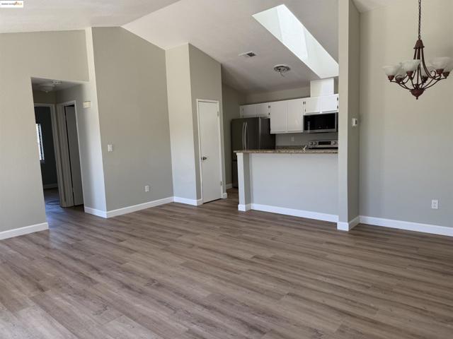 916 VILLA TERRACE, Brentwood CA: https://media.crmls.org/mediaz/871d16ec-258d-4027-a4f5-b031eb304f8a.jpg
