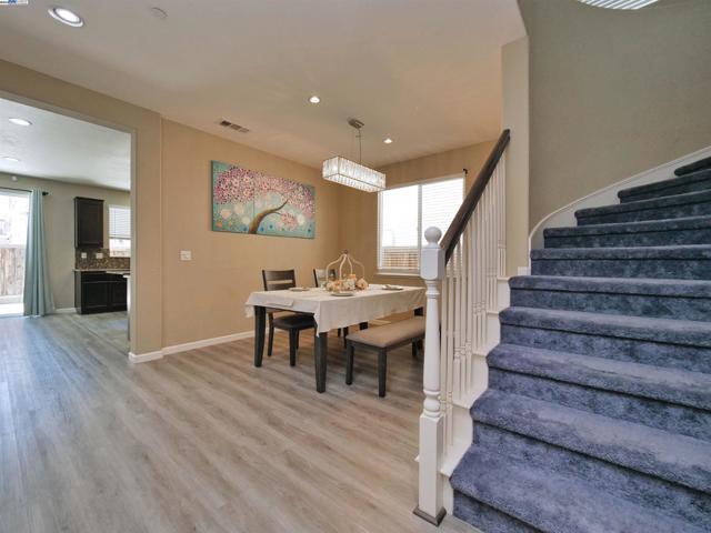 2419 Sienna Dr, Pittsburg CA: https://media.crmls.org/mediaz/871d4e2e-39e1-432a-9cd2-1a349453accf.jpg