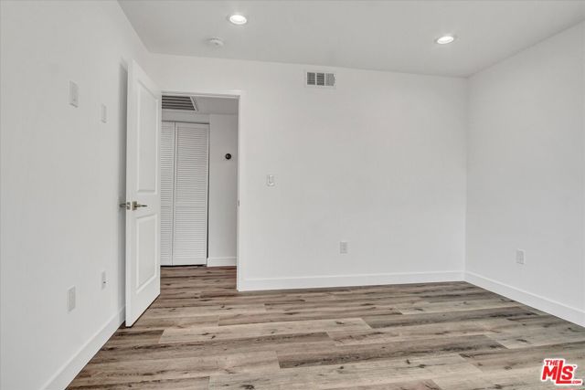2419 S Cochran Avenue, Los Angeles CA: https://media.crmls.org/mediaz/871dbe55-c133-4992-9a3d-6f7052ff1446.jpg