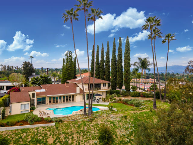 5324 Felice Place, Woodland Hills CA: https://media.crmls.org/mediaz/871df9e7-7fe6-4c68-b17a-b64e5fd9a328.jpg