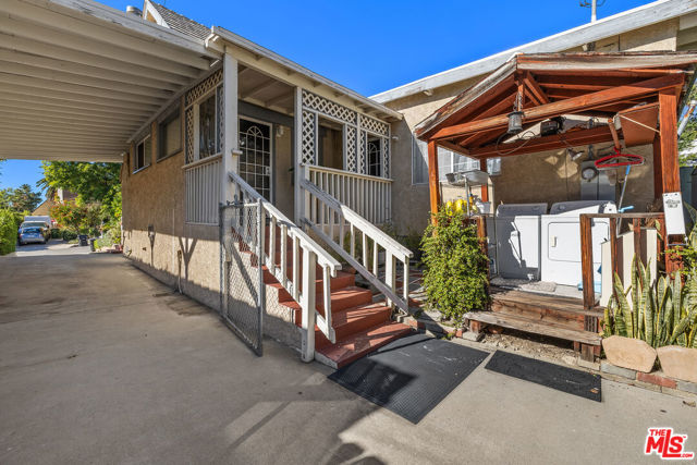 5184 Caspar Avenue, Los Angeles CA: https://media.crmls.org/mediaz/871e7495-21d4-4a94-9400-93a2d2fa9653.jpg