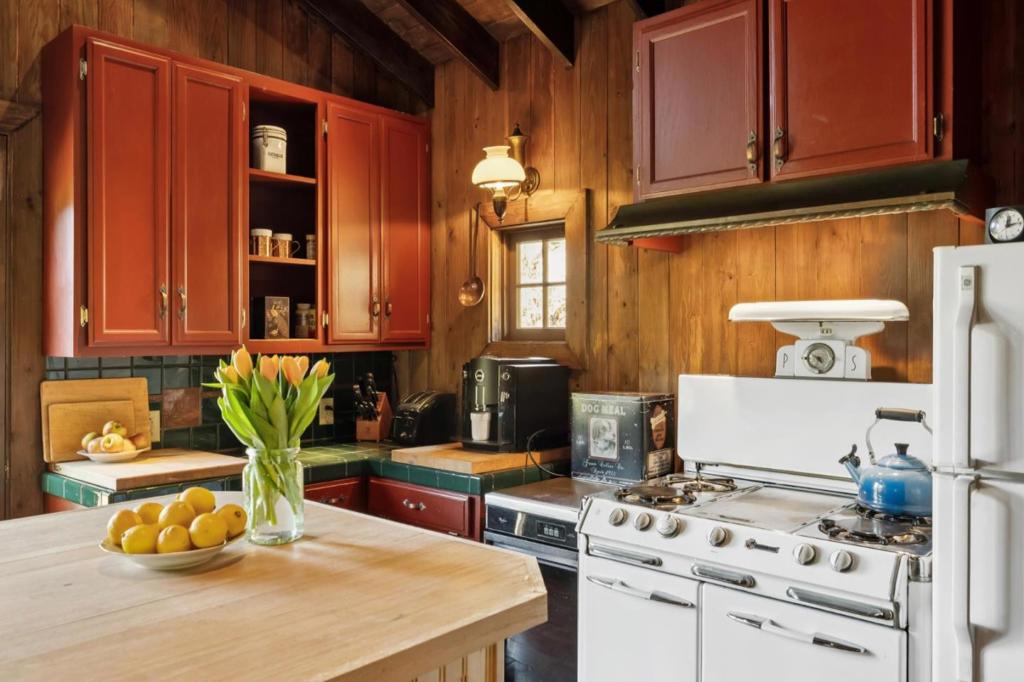 MLS #ML82005863 image #50