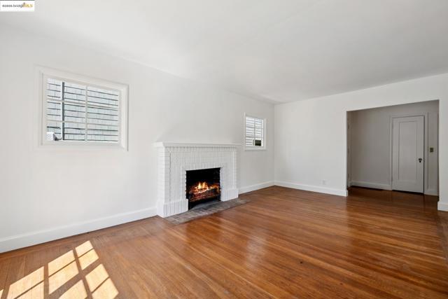 84 Portsmouth Rd, Piedmont CA: https://media.crmls.org/mediaz/871ebcdd-116c-4a3f-b2cc-b9c4c18232f5.jpg