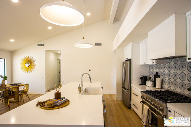 72827 Haystack Road, Palm Desert CA: https://media.crmls.org/mediaz/871eccdc-3974-4810-8063-595f54b665e6.jpg