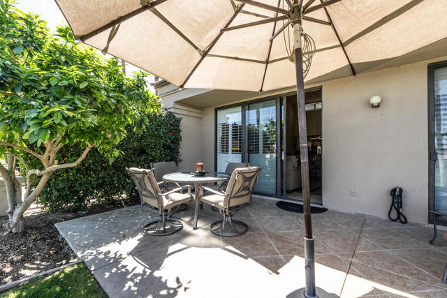 39432 Narcissus Way, Palm Desert CA: https://media.crmls.org/mediaz/871ef2b7-dc9b-419f-9233-b4fb15fc8b63.jpg