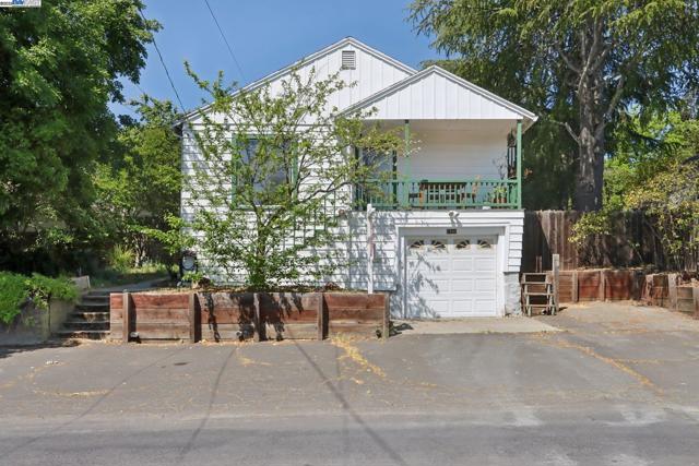 1101 Palm Avenue, Martinez CA: https://media.crmls.org/mediaz/871f10dc-06ea-48de-a84a-cd4e3f5d04a2.jpg