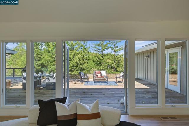 102 Hillcrest Dr, Orinda CA: https://media.crmls.org/mediaz/87202d4c-4d37-47c7-8e2a-06e9b92c1eac.jpg