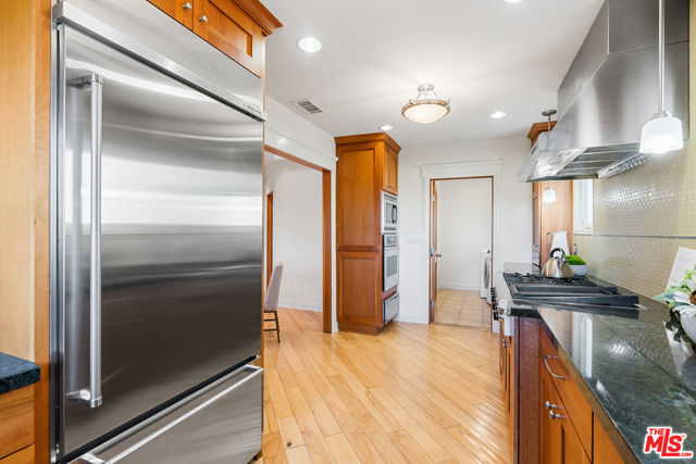 2310 Pier Avenue photo 6