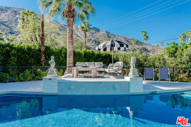 148 W Camino Descanso, Palm Springs, CA 92264