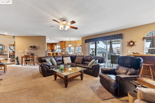 4210 Driftwood Pl, Discovery Bay CA: https://media.crmls.org/mediaz/872090c2-0079-42e7-908d-af241cbd0953.jpg