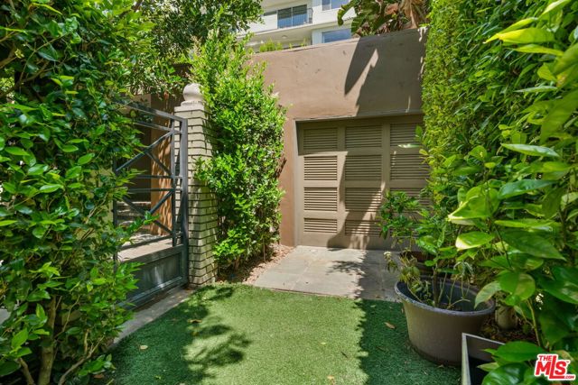 9053 Elevado Street, West Hollywood CA: https://media.crmls.org/mediaz/8720b45b-ceee-47fa-acca-bc451cb2f62d.jpg
