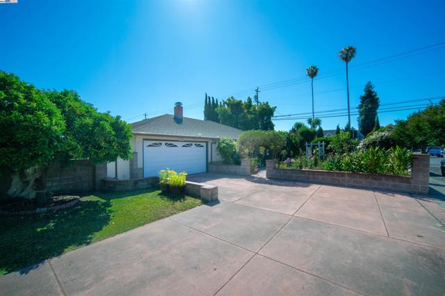 37621 Glenmoor Dr, Fremont CA: https://media.crmls.org/mediaz/8720e3cd-b805-4256-96f7-14f9c6485e18.jpg