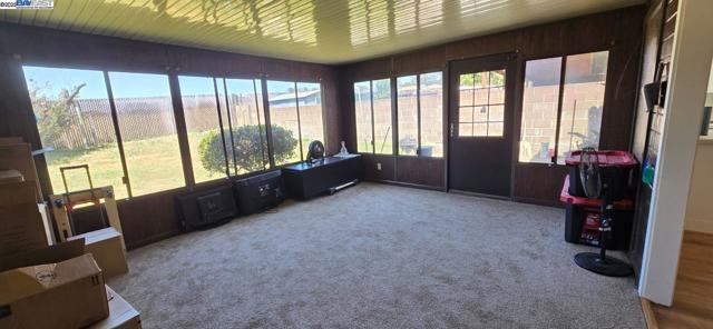 609 Banks Dr, Richmond CA: https://media.crmls.org/mediaz/8720f2cf-6c8e-49cc-80ac-7aeb32b01105.jpg