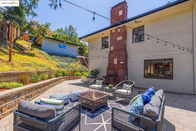 1127 Hillview RD, Berkeley CA: https://media.crmls.org/mediaz/872105df-0847-4395-8e22-66acee9e146b.jpg