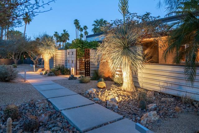 1175 E Cactus Road, Palm Springs CA: https://media.crmls.org/mediaz/8721438b-511e-4da8-9651-2e17c77532dc.jpg