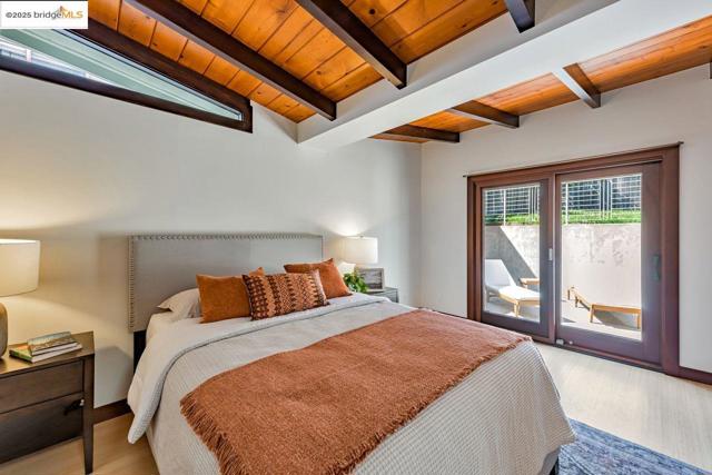 6815 Paso Robles Dr, Oakland CA: https://media.crmls.org/mediaz/87217b7b-5dab-4408-a6ca-7b8a5345df8f.jpg