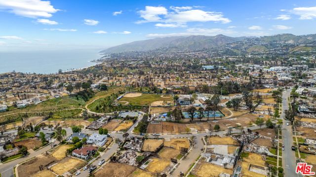 741 Chapala Drive, Pacific Palisades CA: https://media.crmls.org/mediaz/8721fbdd-48c3-4db2-919a-e86a7aa244a5.jpg