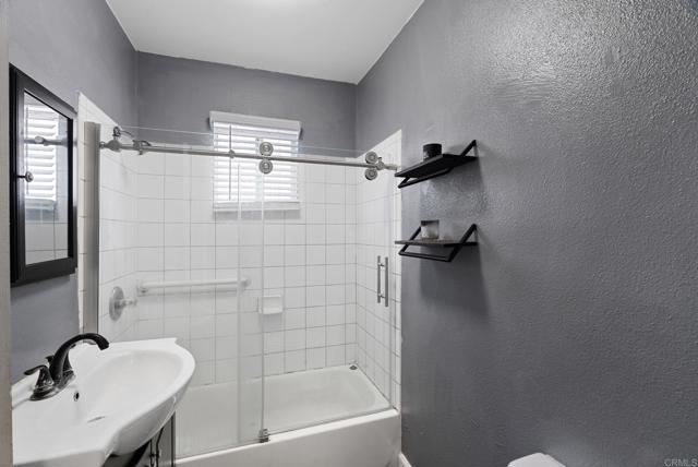 Detail Gallery Image 10 of 34 For 10517 S Normandie Ave., Los Angeles,  CA 90044 - 3 Beds | 1/1 Baths