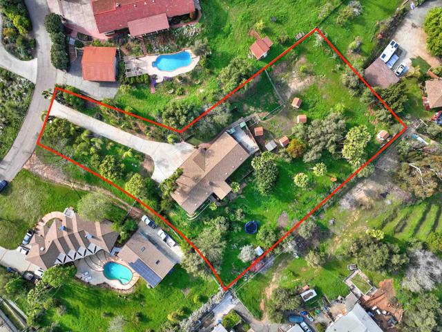460 Rancho La Mirada Ln, Escondido CA: https://media.crmls.org/mediaz/8723f67f-5d85-45bc-887f-5e3200a02b61.jpg
