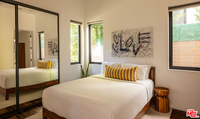 926 N Crescent Heights Boulevard, Los Angeles CA: https://media.crmls.org/mediaz/8724bbbc-7da9-4cb6-8659-b79e039373a8.jpg