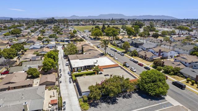 1401 Glenwood Drive, Oxnard CA: https://media.crmls.org/mediaz/8724cc86-9f6f-48a5-a923-9abe64647e71.jpg
