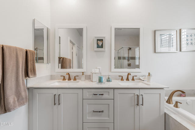566 Purple Sage Lane, Simi Valley CA: https://media.crmls.org/mediaz/8724f9d8-a1ea-4a69-a23e-676973d6eec3.jpg