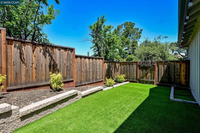 5540 Southbrook Drive, Clayton CA: https://media.crmls.org/mediaz/8725d495-bcc4-45a1-8405-c2ec2821caad.jpg
