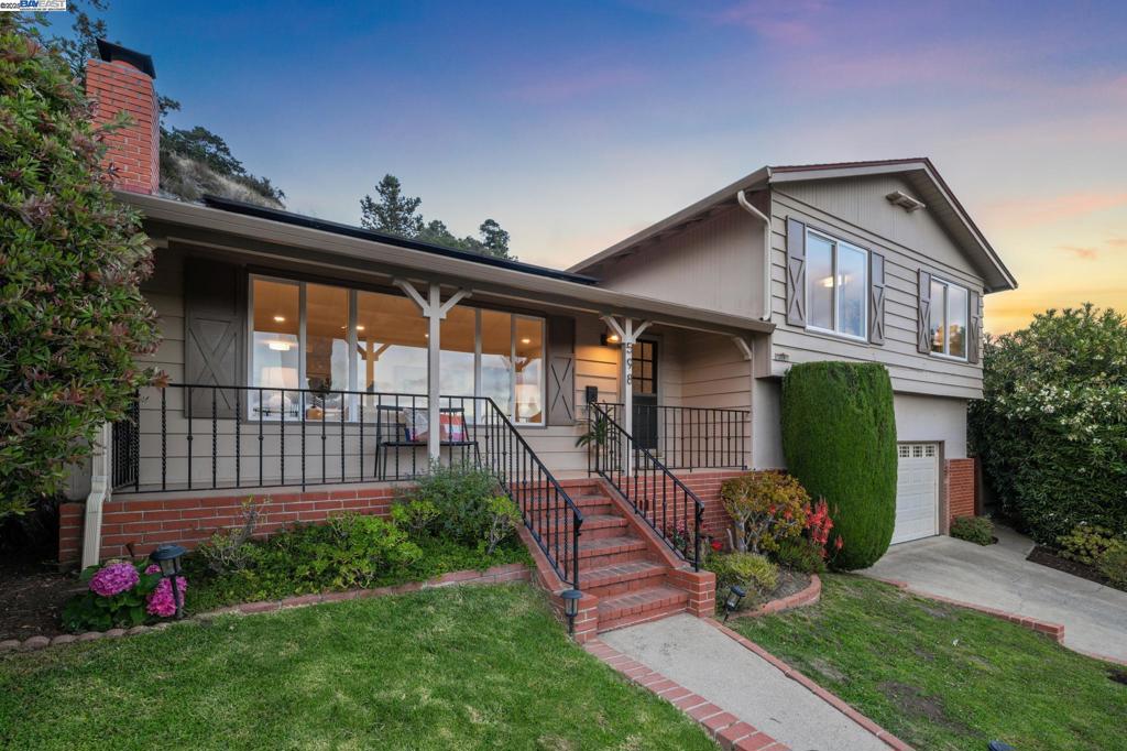 598 CRESTMONT DRIVE