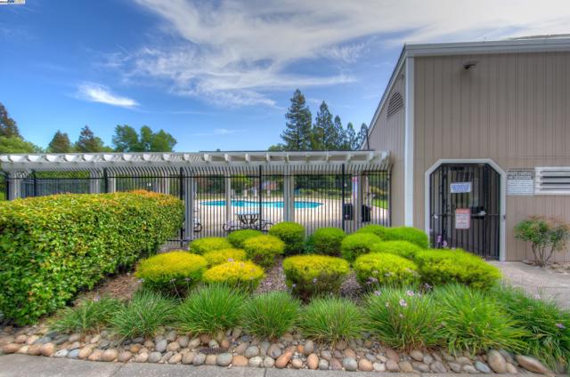 2617 Star Tree Ct, Martinez CA: https://media.crmls.org/mediaz/87278d9f-96d4-4f1b-982f-a2712ae12a80.jpg
