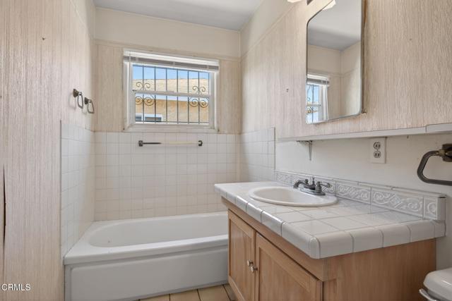 Detail Gallery Image 12 of 27 For 622 E Poplar St, Oxnard,  CA 93033 - 3 Beds | 3 Baths